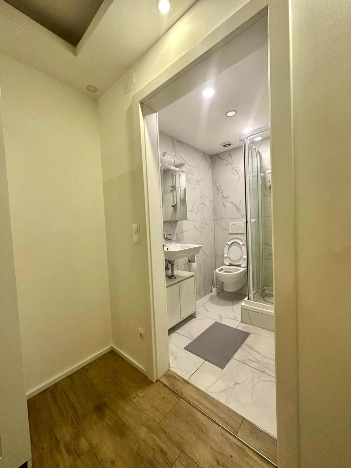 Ar Living Vienna Klosterneuburger Studios Екстериор снимка